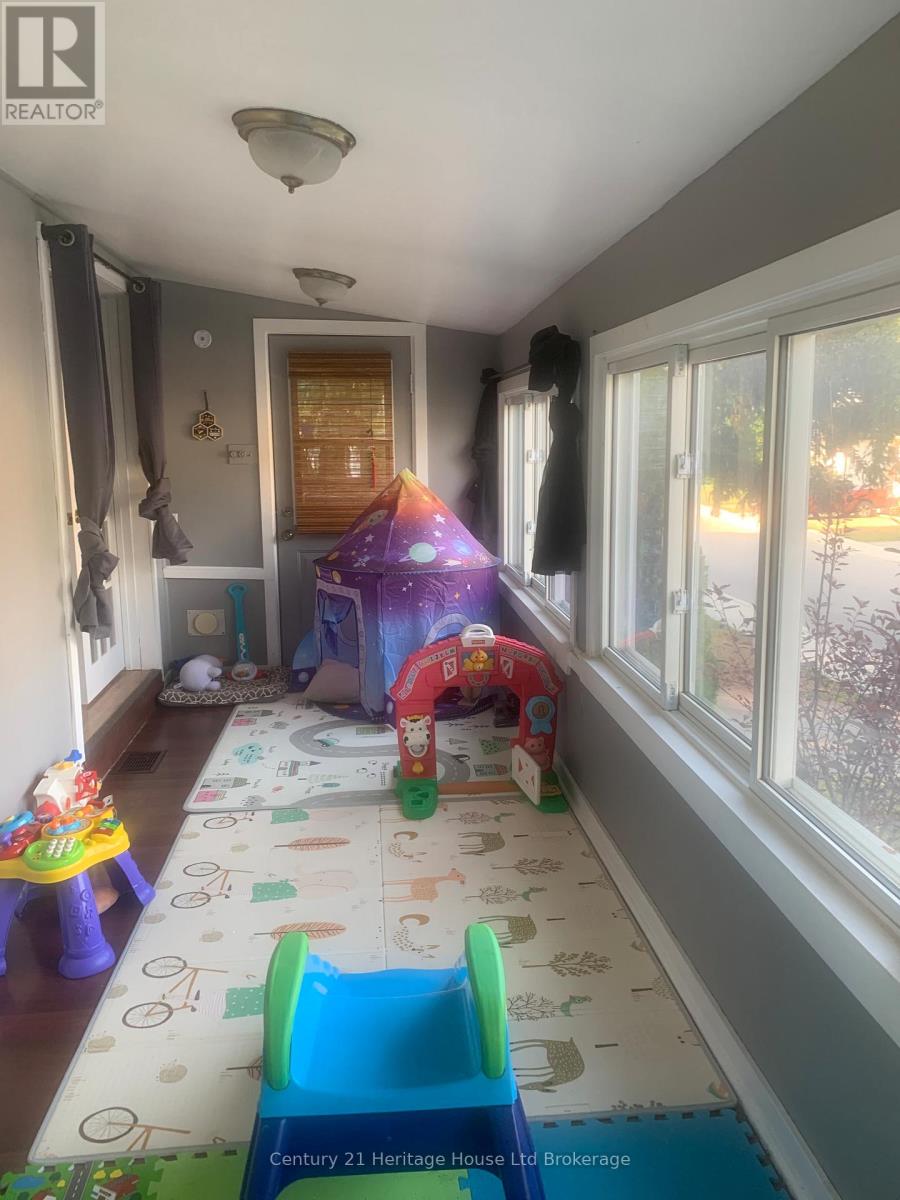 Photo 10 of 22 Fyfe Avenue, Woodstock ON