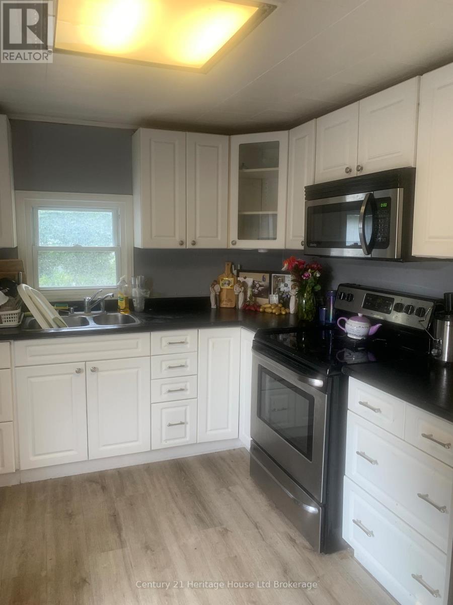 Photo 5 of 22 Fyfe Avenue, Woodstock ON