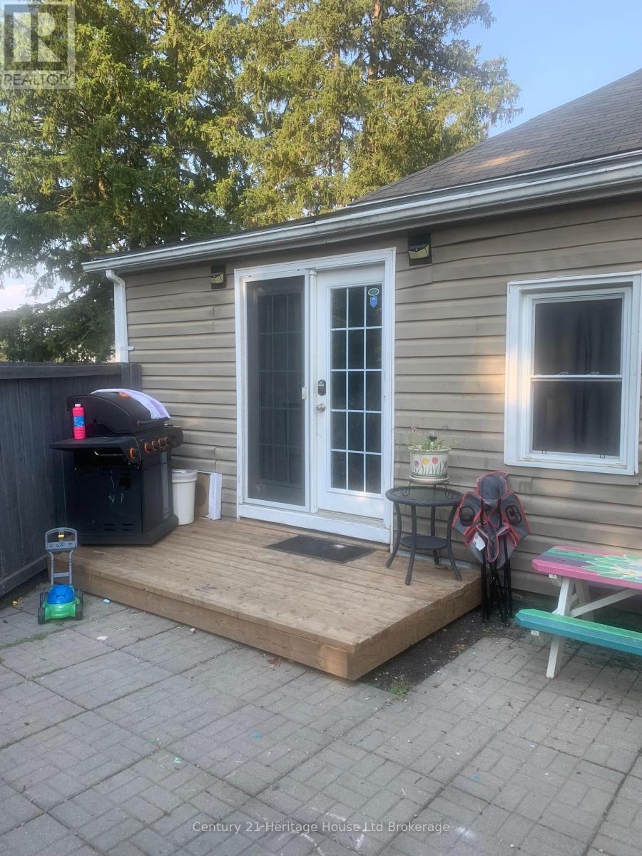 Photo 3 of 22 Fyfe Avenue, Woodstock ON