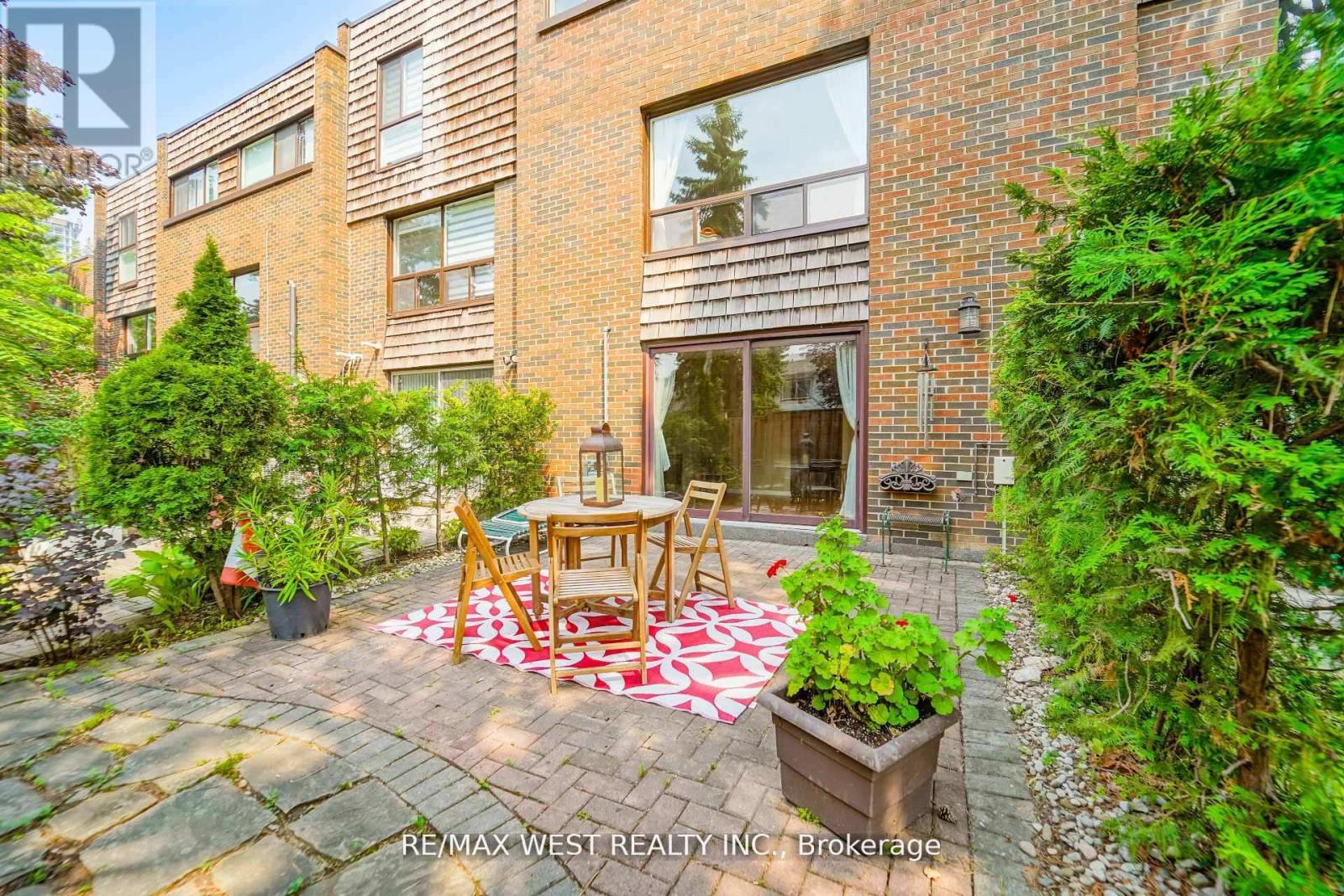 Photo 10 of 6 Yetta Shepway, Toronto ON