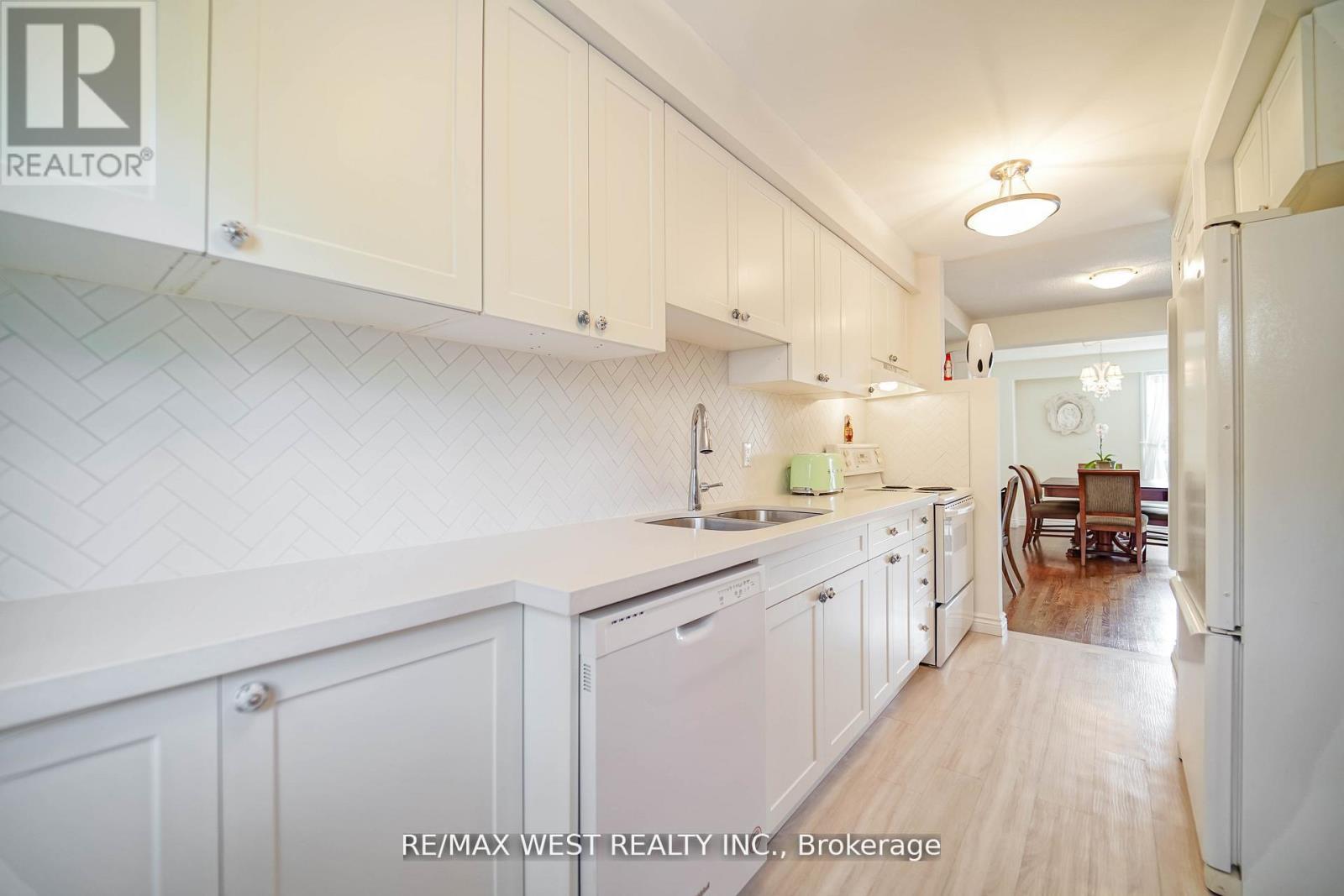 Photo 3 of 6 Yetta Shepway, Toronto ON