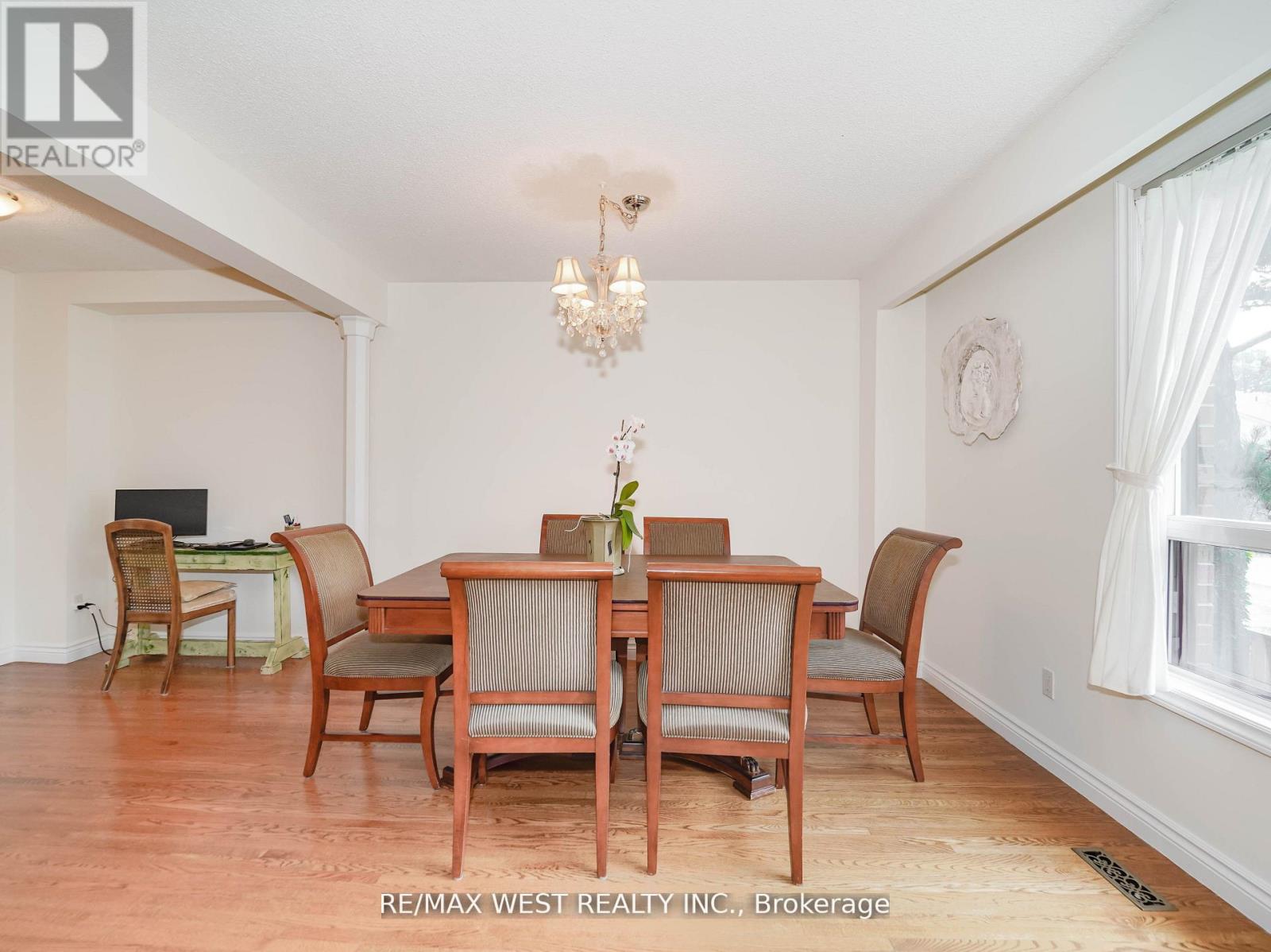 Photo 4 of 6 Yetta Shepway, Toronto ON