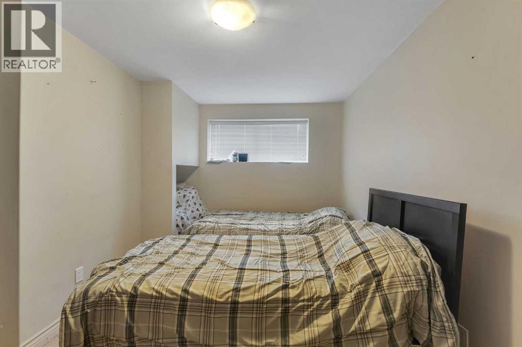 Single Family House Bi-level for Sale in  Hunterquay Way NW Huntington Hills Calgary 