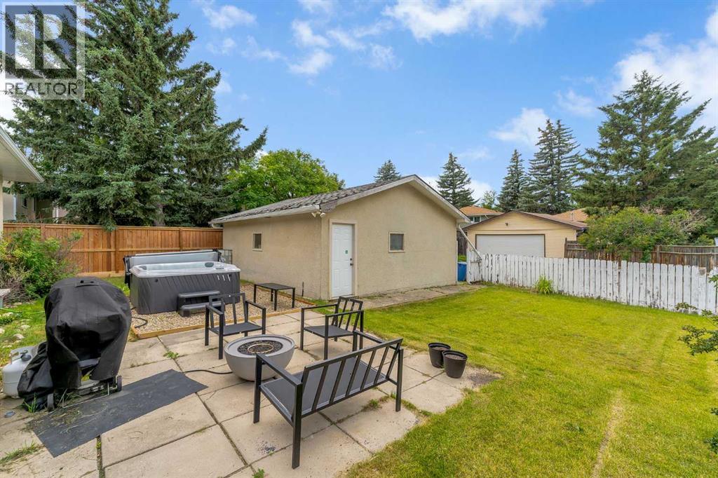 Single Family House Bi-level for Sale in  Hunterquay Way NW Huntington Hills Calgary 