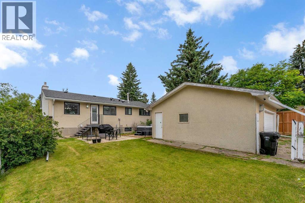 Single Family House Bi-level for Sale in  Hunterquay Way NW Huntington Hills Calgary 
