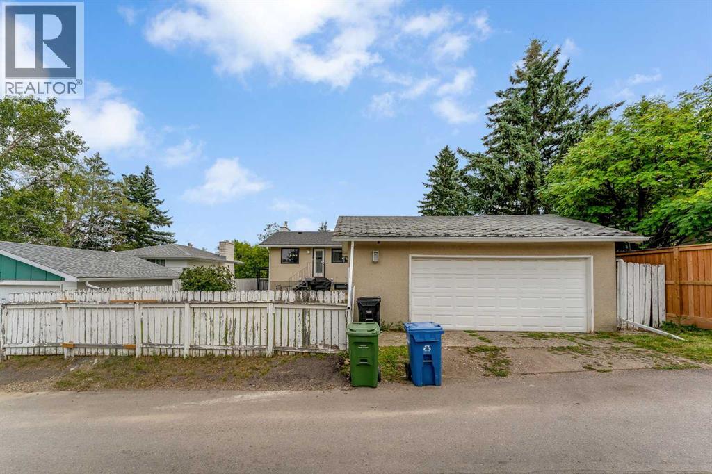 Single Family House Bi-level for Sale in  Hunterquay Way NW Huntington Hills Calgary 