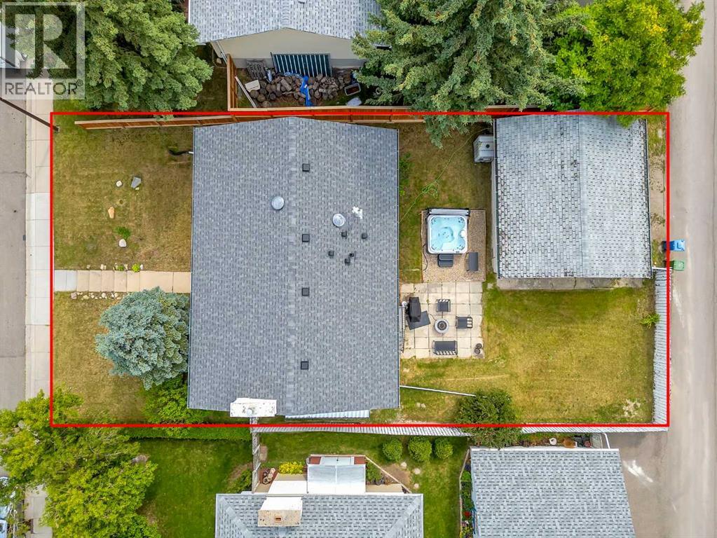 Single Family House Bi-level for Sale in  Hunterquay Way NW Huntington Hills Calgary 