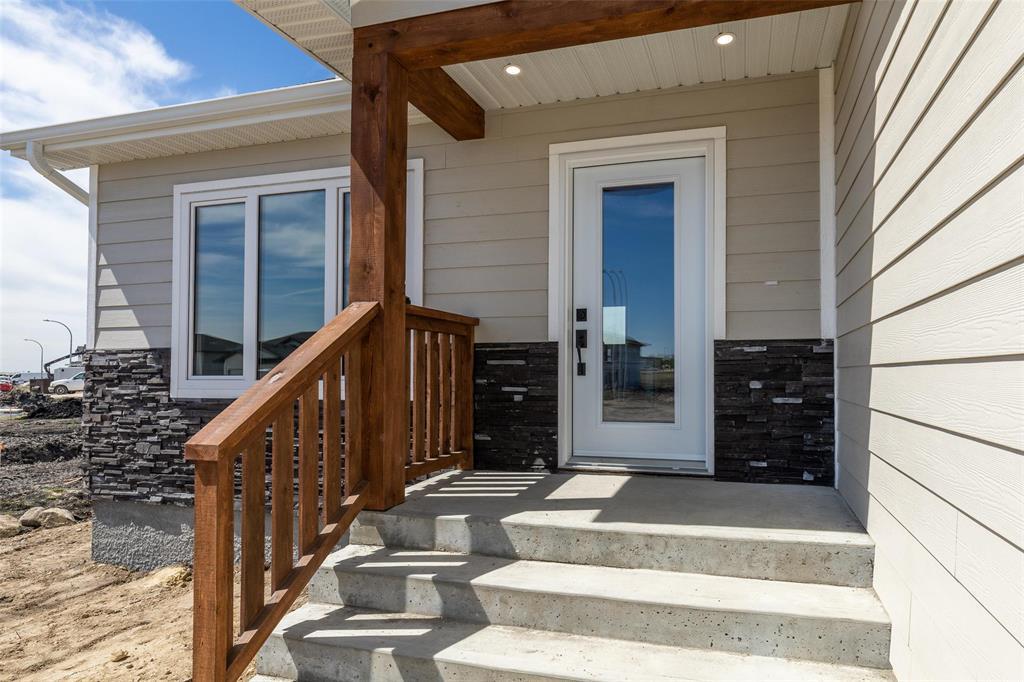 Photo 4 of 32 Becki Cove, Kleefeld MB