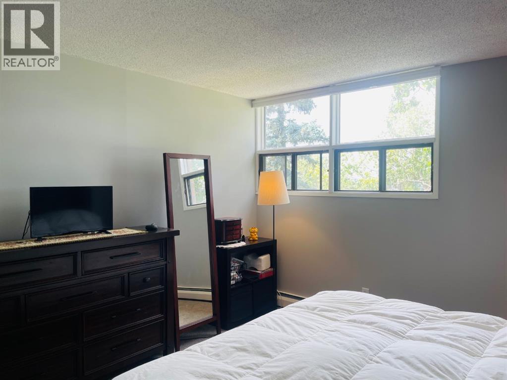 Single Family House for Sale in   Mchugh Court NE Mayland Heights Calgary 