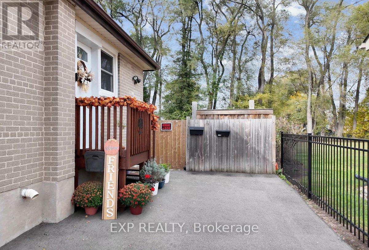 Photo 2 of Lower 667 Wickens Avenue, Burlington ON