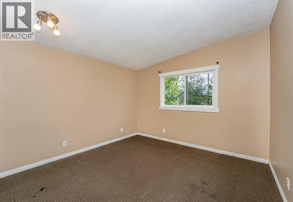 Photo 12 of 7416 Hunterfield Road Nw, Calgary AB
