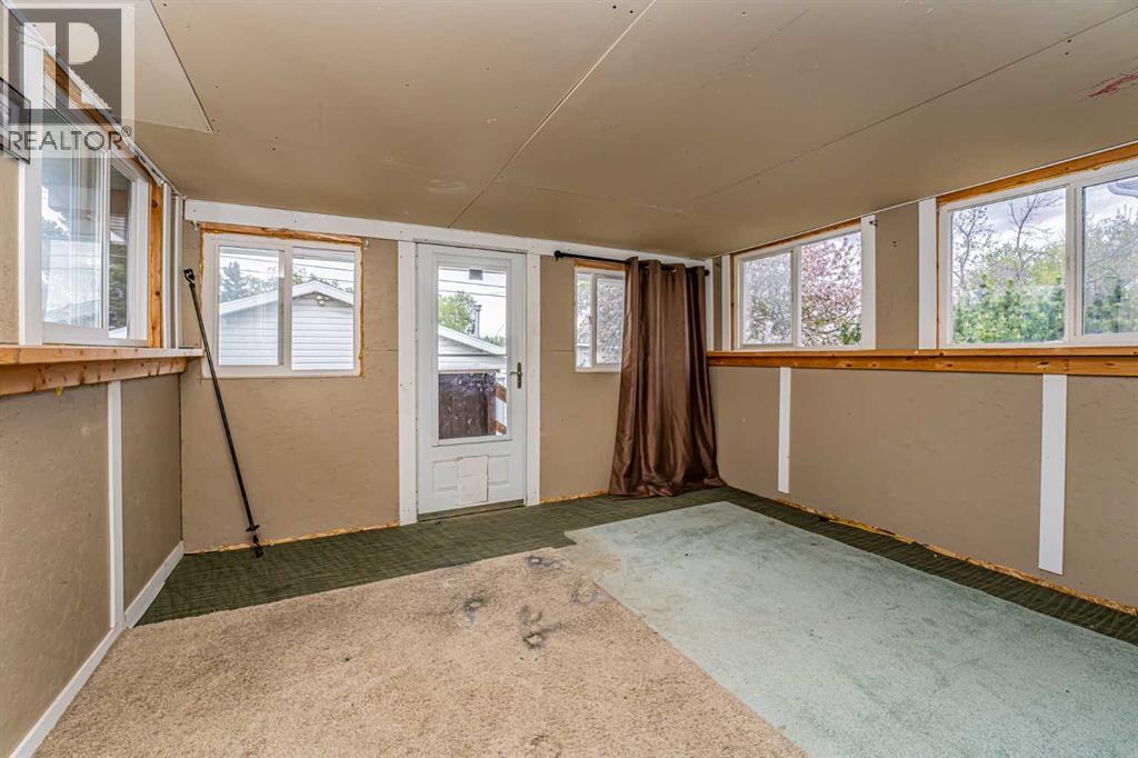 Photo 14 of 7416 Hunterfield Road Nw, Calgary AB