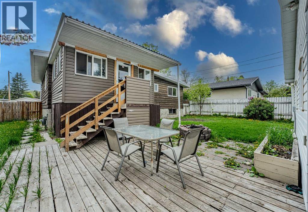 Photo 17 of 7416 Hunterfield Road Nw, Calgary AB