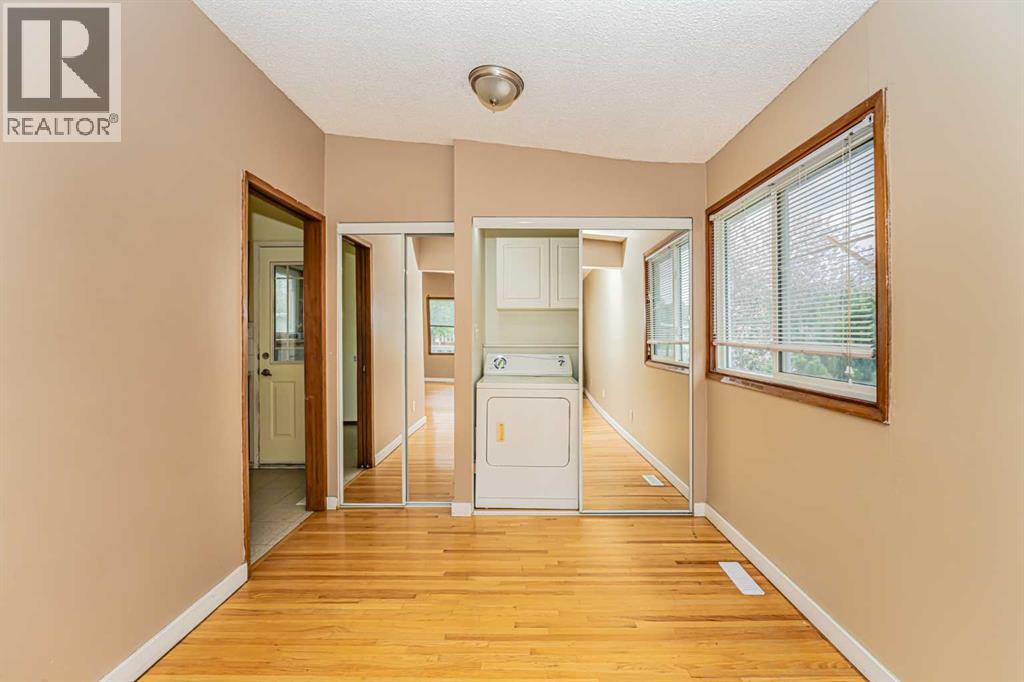 Photo 1 of 7416 Hunterfield Road Nw, Calgary AB