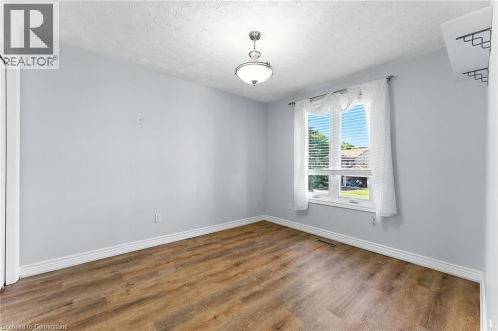 Photo 18 of 286 Lloyminn Avenue, Ancaster ON