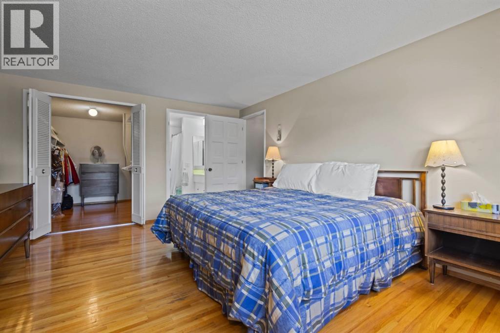 Single Family House for Sale in  Canata Close SW Canyon Meadows Calgary 