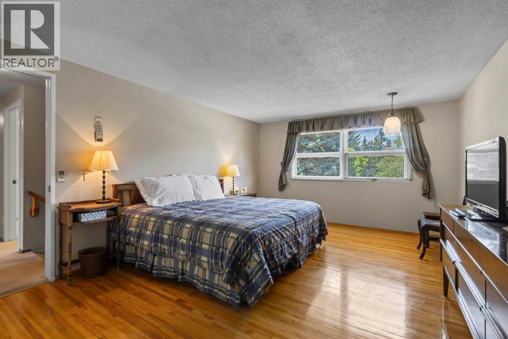 Single Family House for Sale in  Canata Close SW Canyon Meadows Calgary 