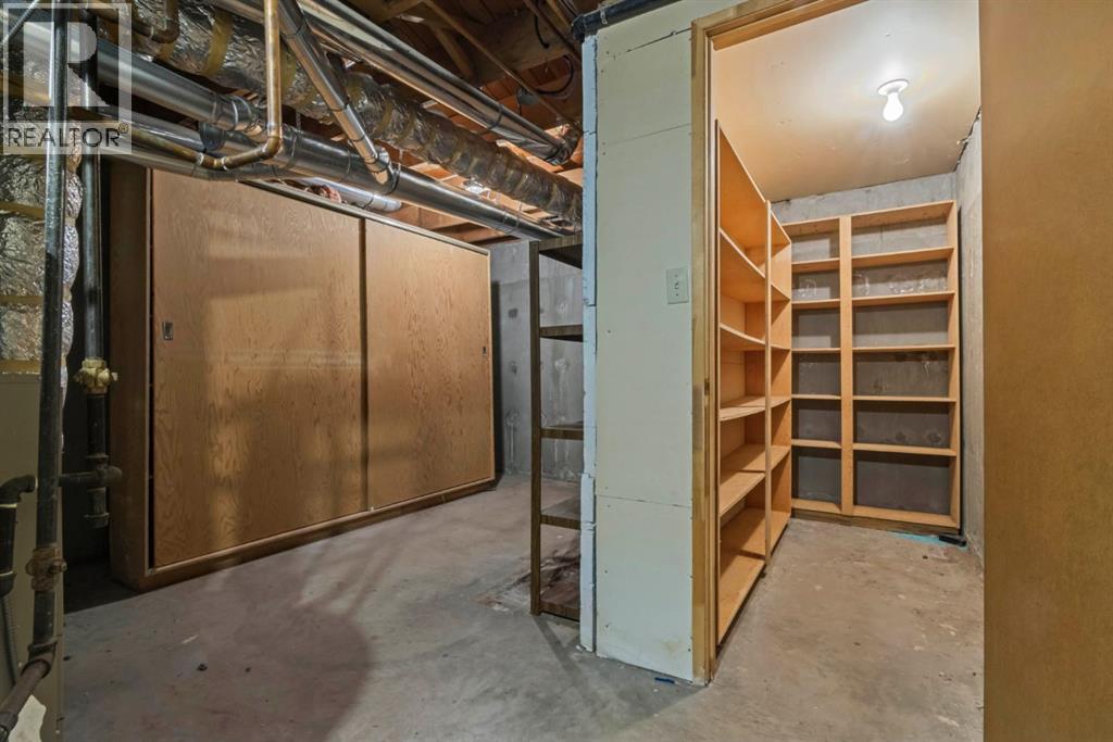 Single Family House for Sale in  Canata Close SW Canyon Meadows Calgary 