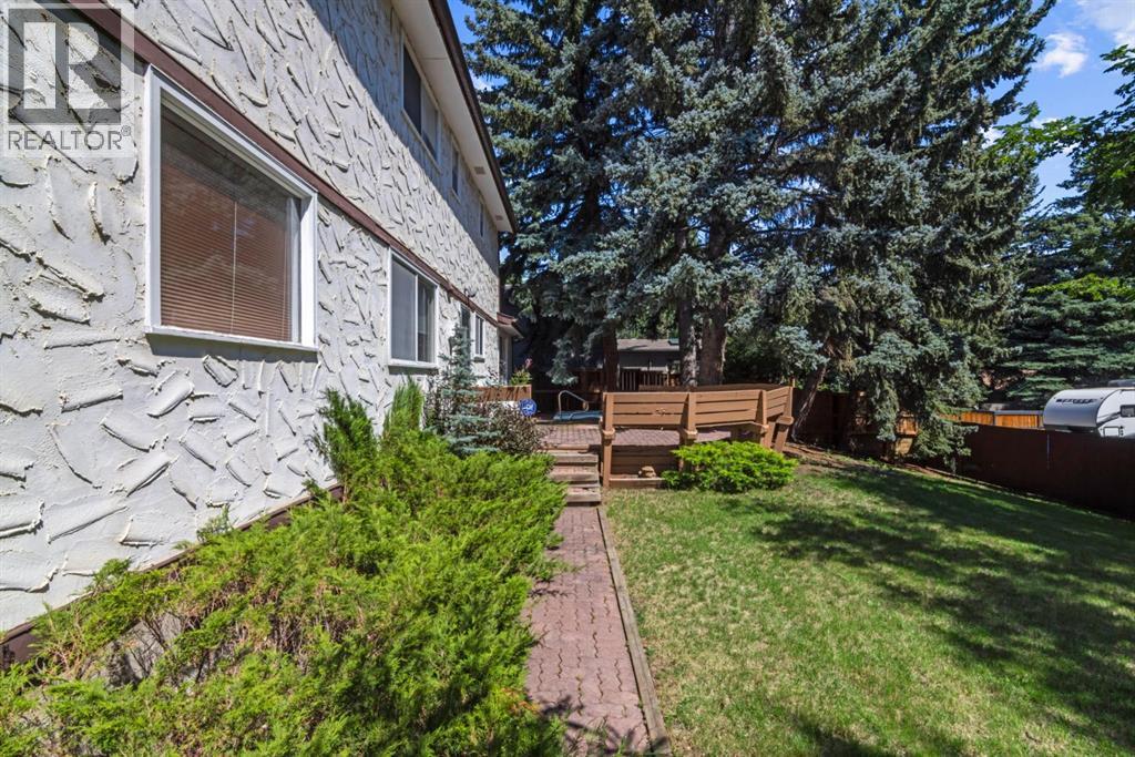 Single Family House for Sale in  Canata Close SW Canyon Meadows Calgary 