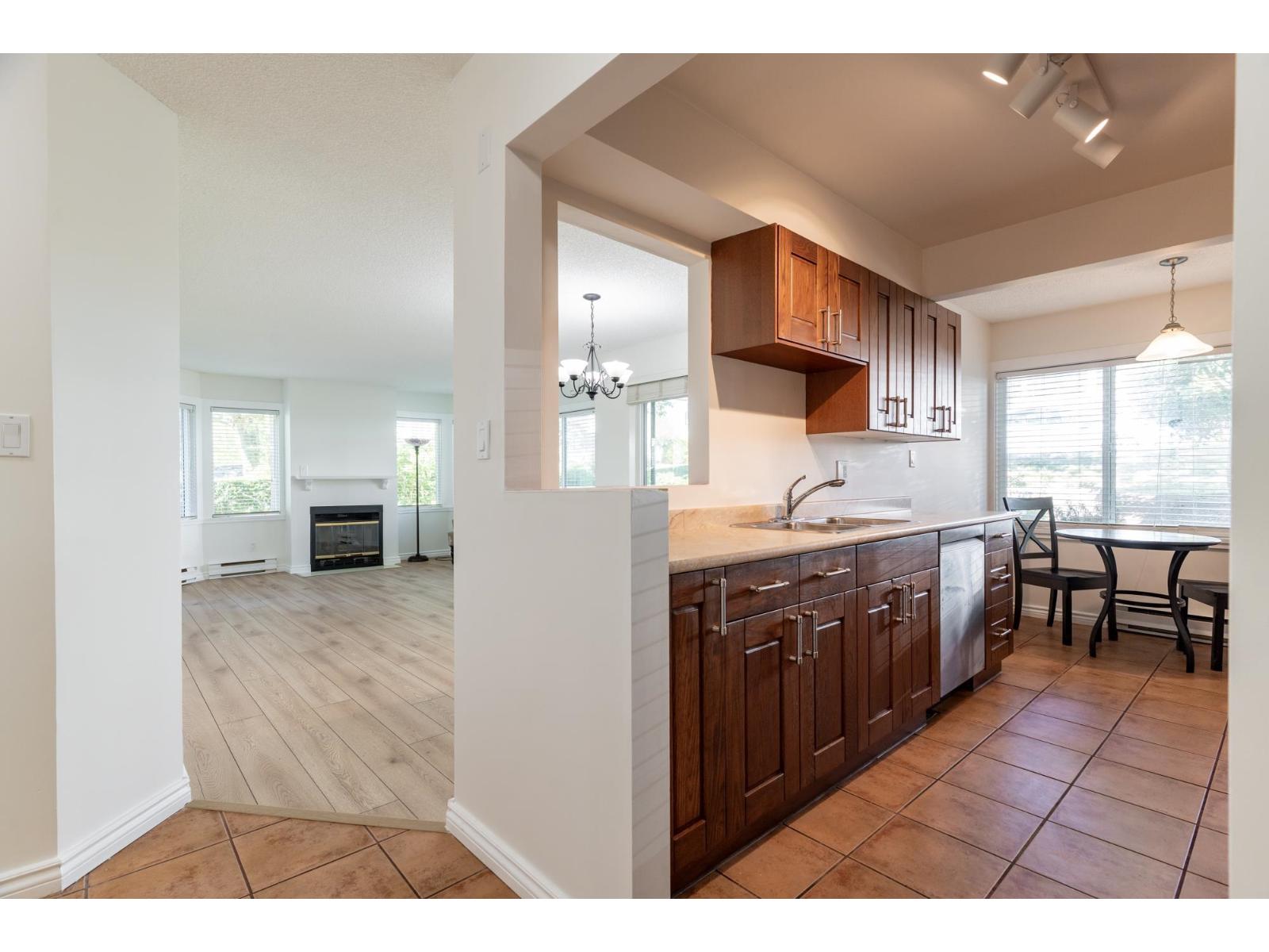 Photo 5 of 205 1280 Fir Street, Surrey BC