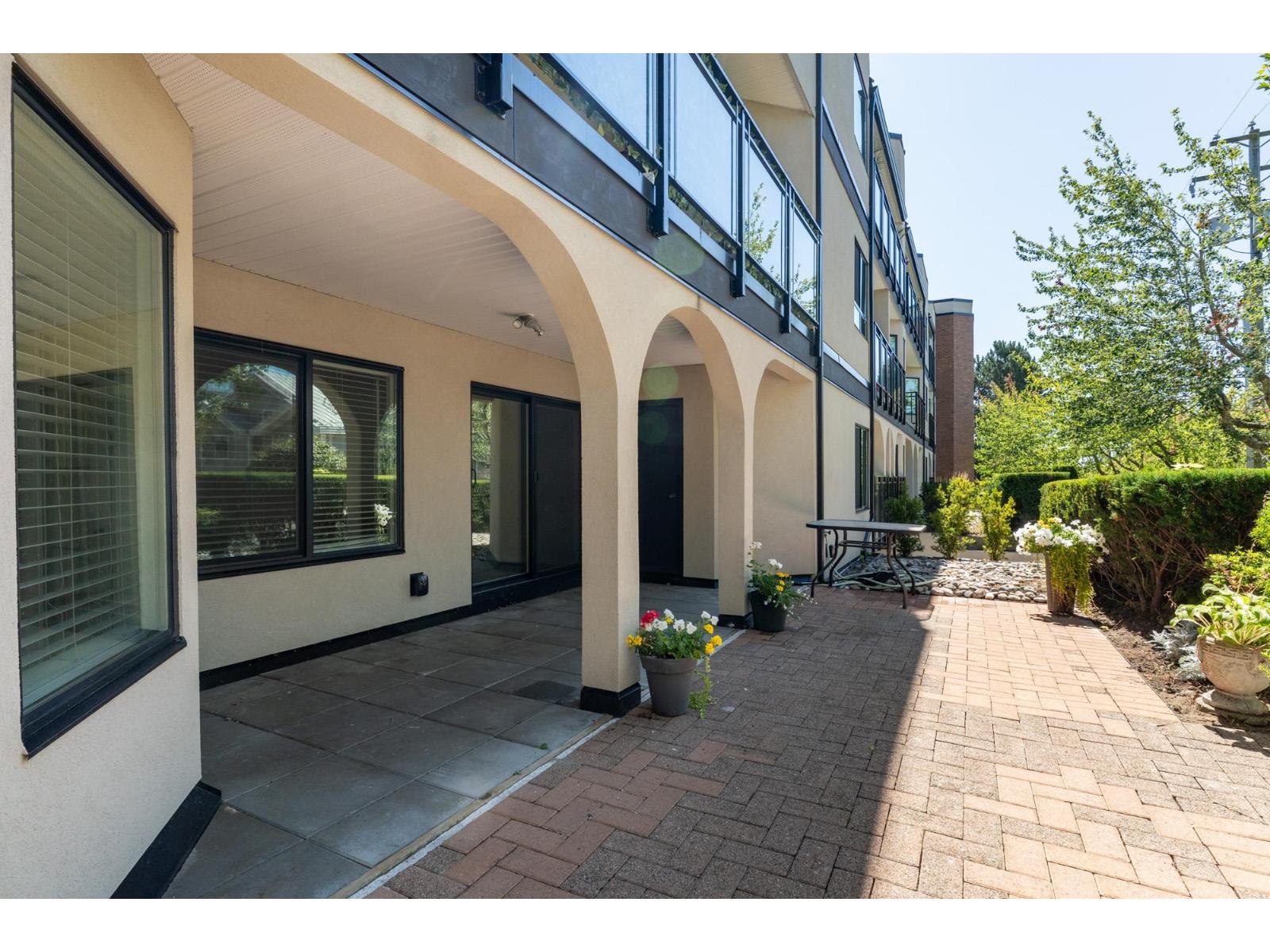 Photo 1 of 205 1280 Fir Street, Surrey BC