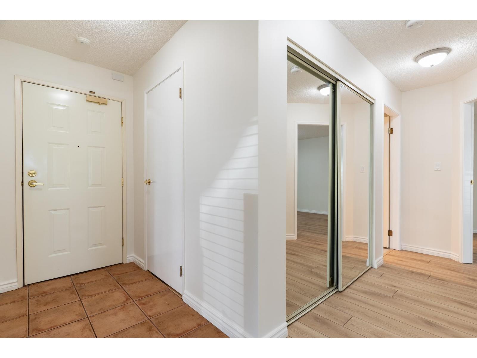 Photo 3 of 205 1280 Fir Street, Surrey BC