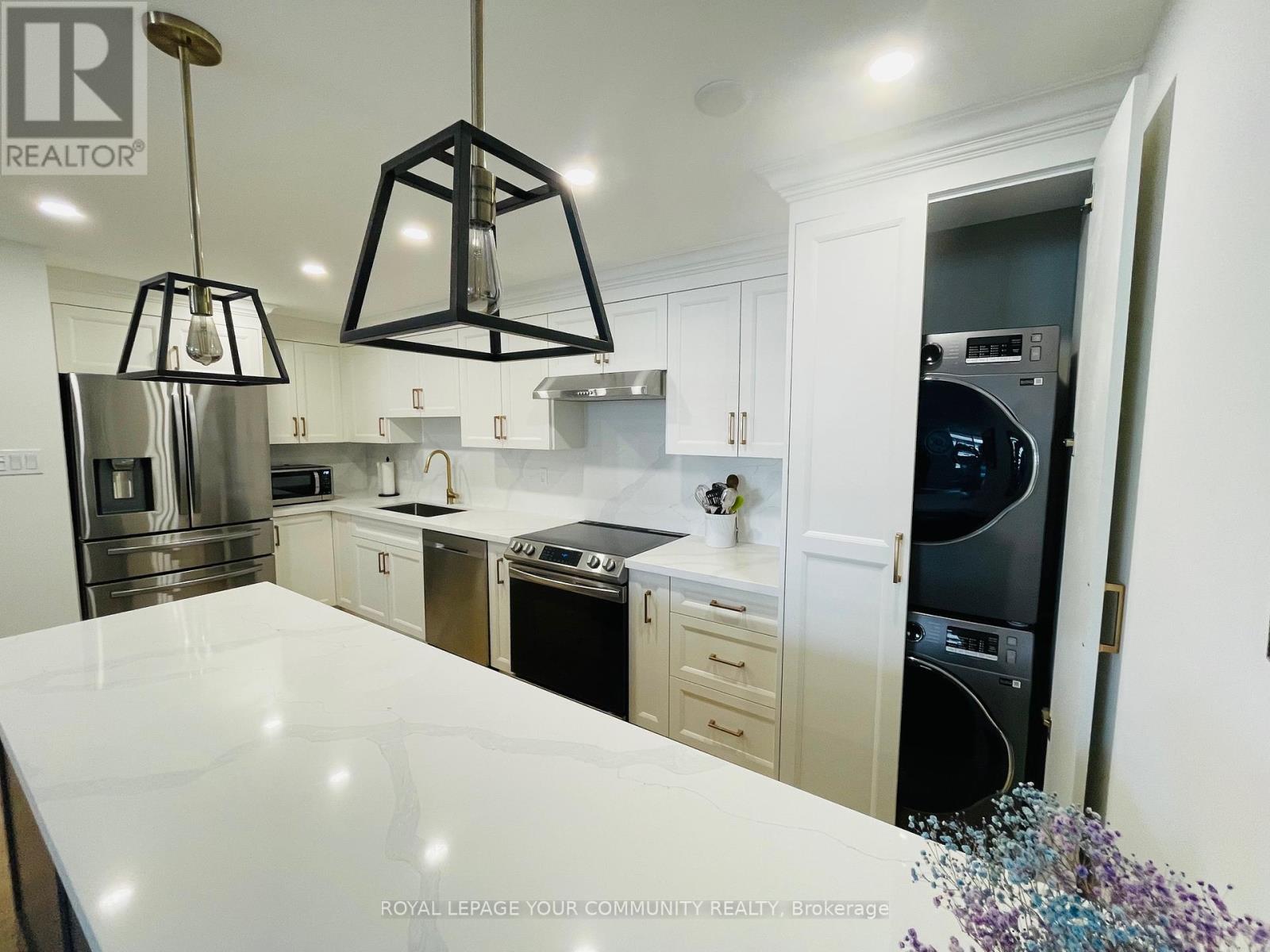 Photo 1 of 1004 50 Inverlochy Boulevard, Markham ON