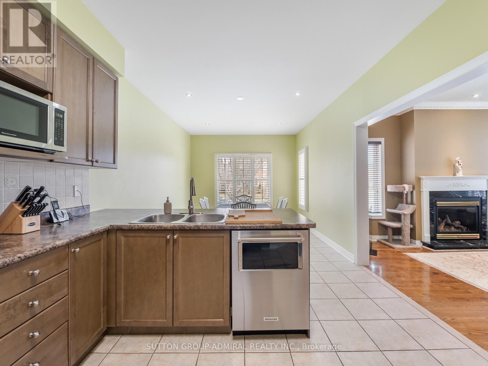 Photo 10 of 450 Pleasant Ridge Avenue, Vaughan ON