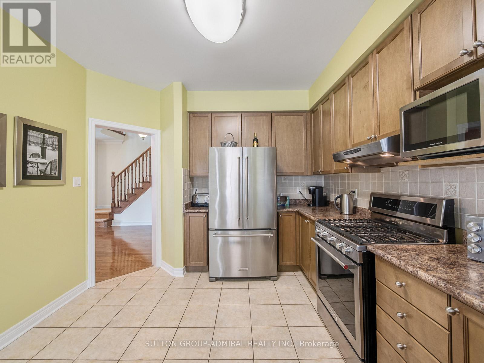 Photo 12 of 450 Pleasant Ridge Avenue, Vaughan ON