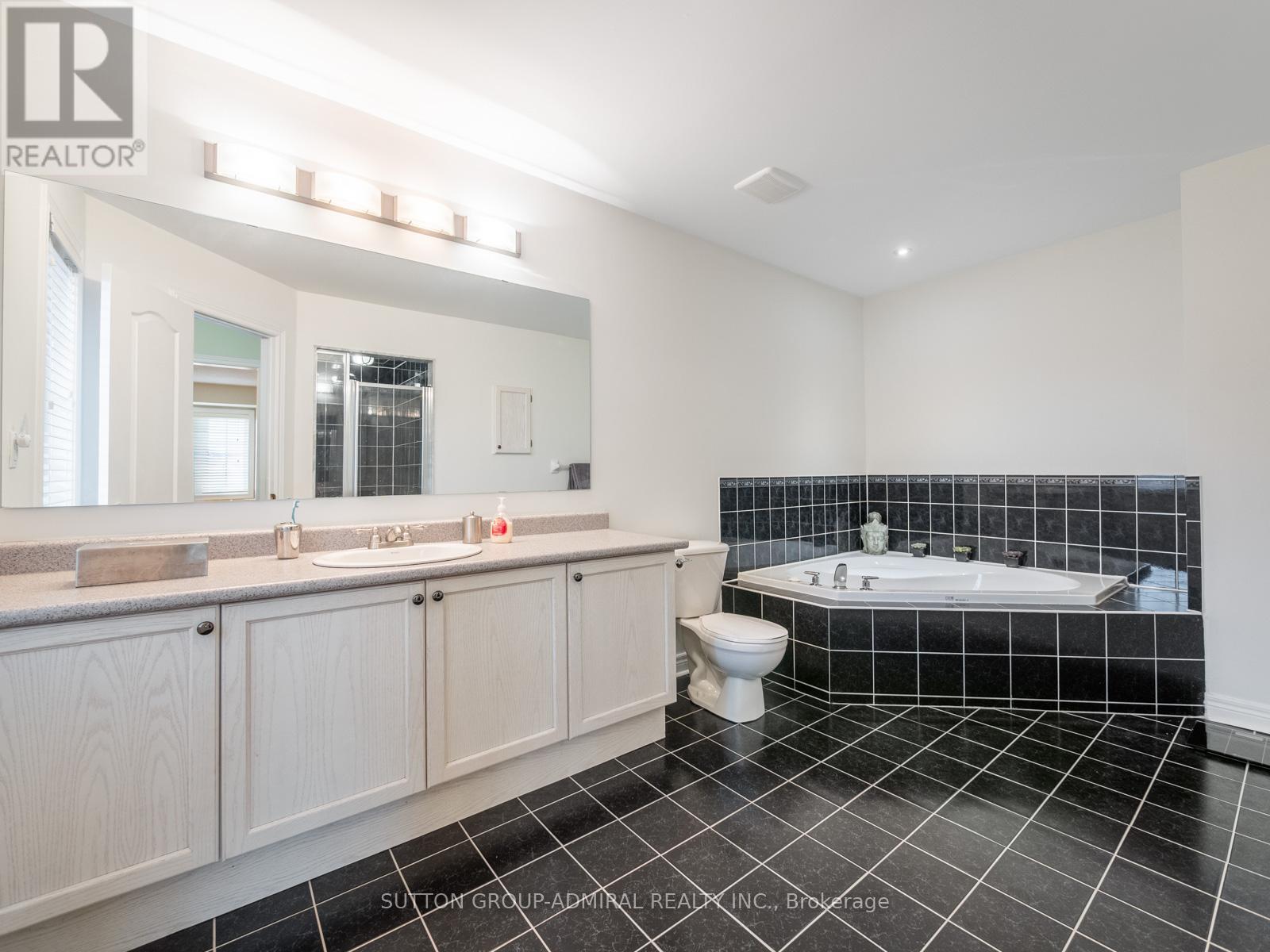 Photo 20 of 450 Pleasant Ridge Avenue, Vaughan ON