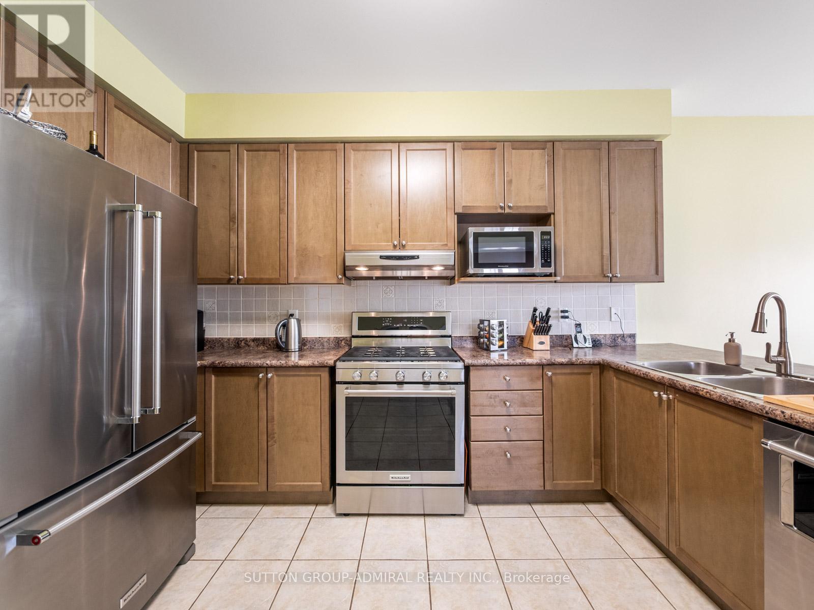 Photo 8 of 450 Pleasant Ridge Avenue, Vaughan ON