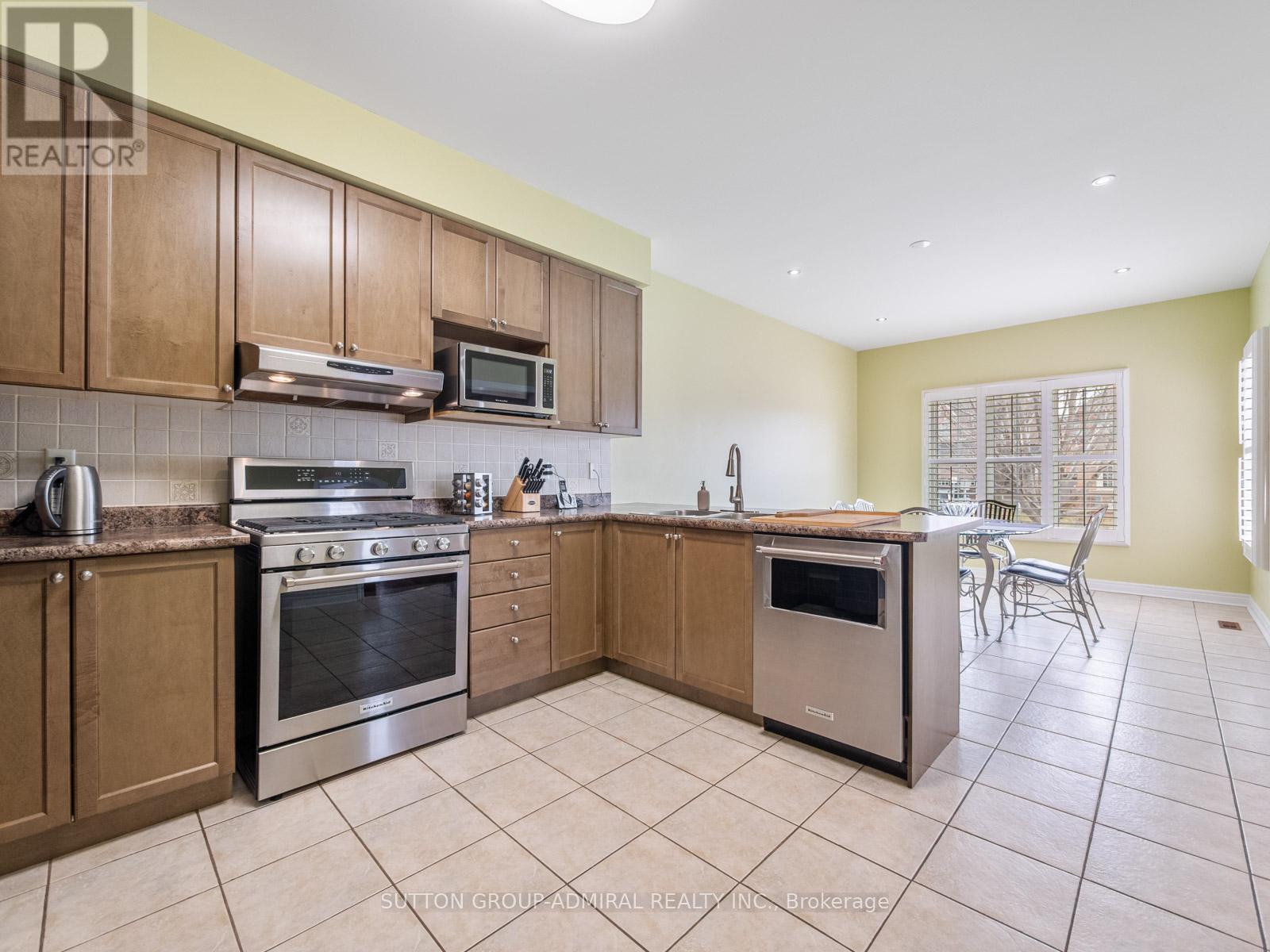 Photo 9 of 450 Pleasant Ridge Avenue, Vaughan ON