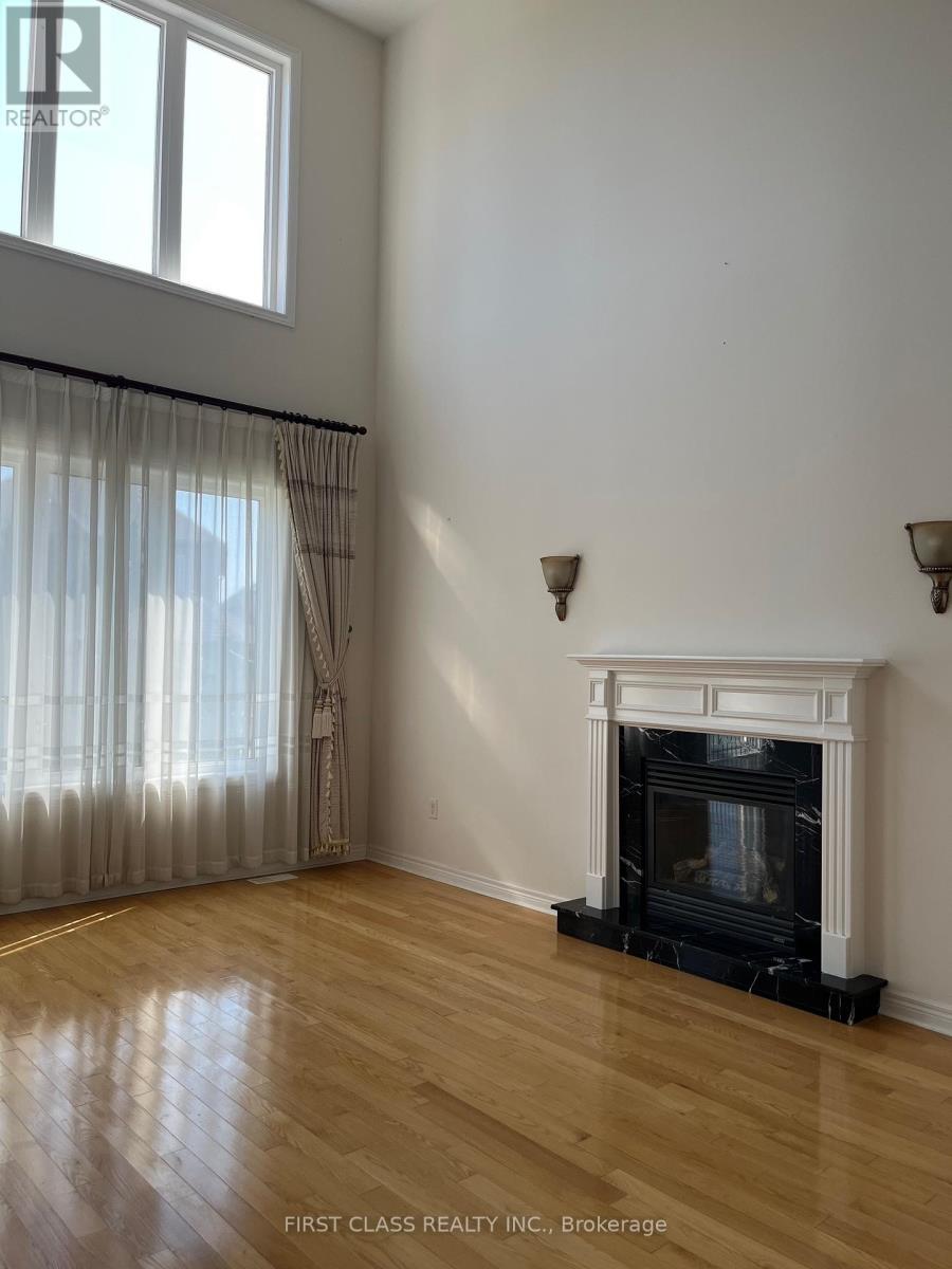 Photo 2 of 60 Townwood Drive, Richmond Hill ON