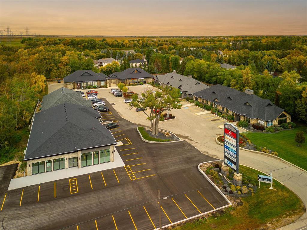 Photo 13 of 3014 Henderson Highway, East St Paul MB