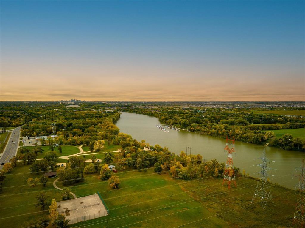 Photo 16 of 3014 Henderson Highway, East St Paul MB