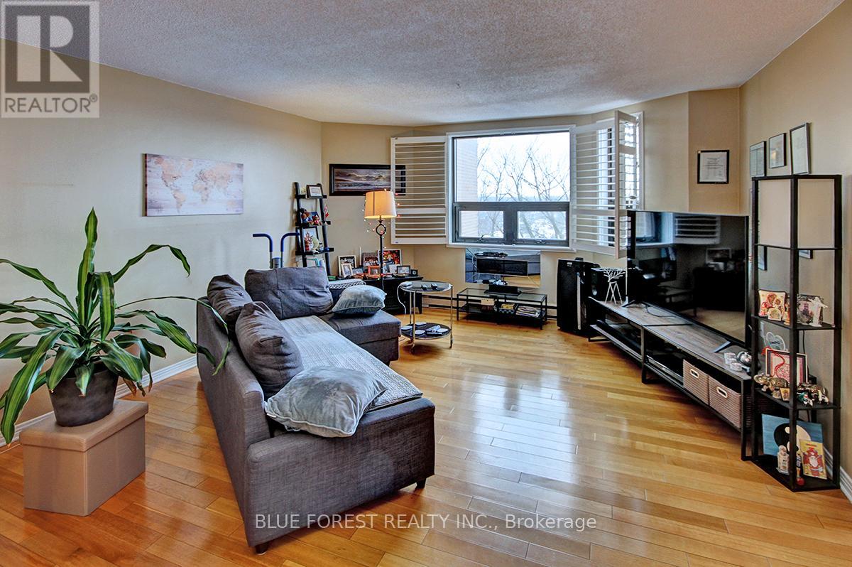 Photo 12 of 506 549 Ridout Street N, London East ON