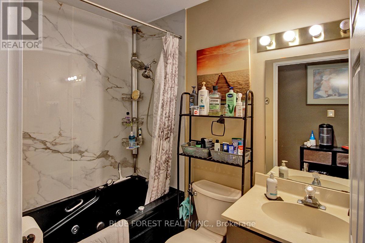 Photo 16 of 506 549 Ridout Street N, London East ON