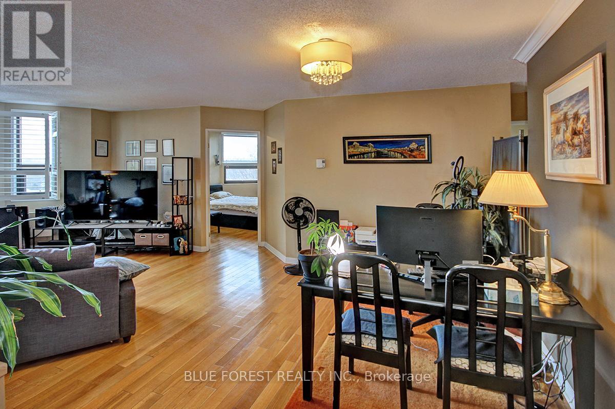 Photo 9 of 506 549 Ridout Street N, London East ON