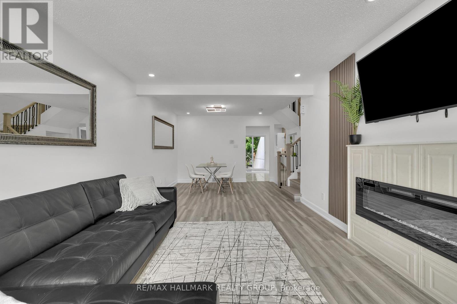 Photo 10 of 213 Booth Street, Ottawa ON