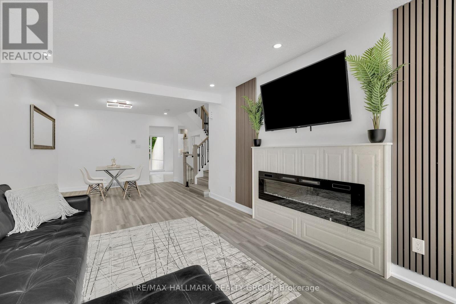 Photo 11 of 213 Booth Street, Ottawa ON
