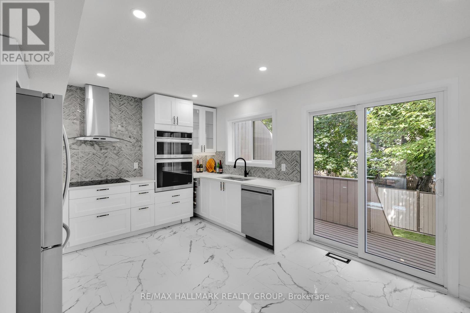 Photo 18 of 213 Booth Street, Ottawa ON