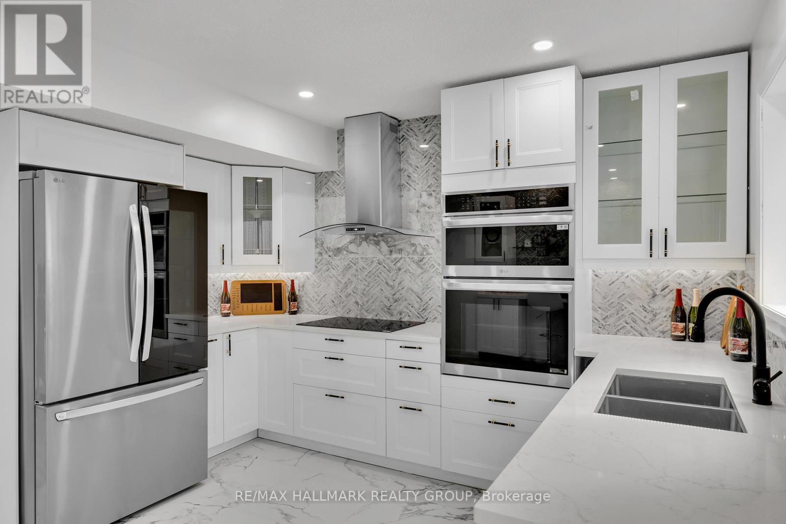 Photo 21 of 213 Booth Street, Ottawa ON