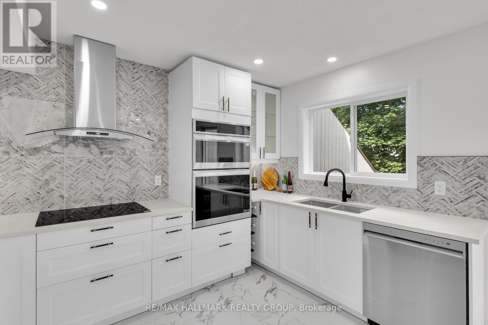 Photo 24 of 213 Booth Street, Ottawa ON