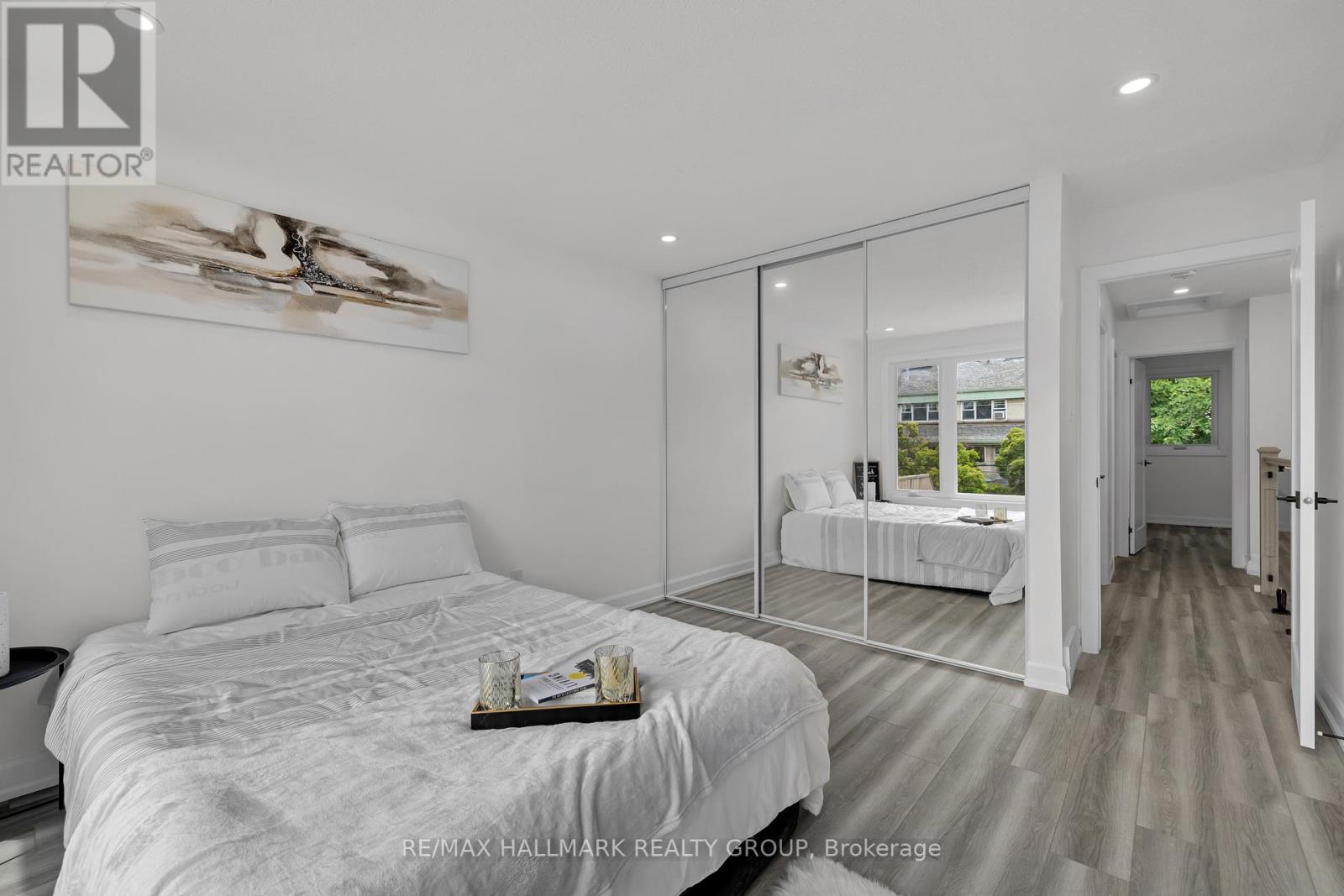 Photo 33 of 213 Booth Street, Ottawa ON