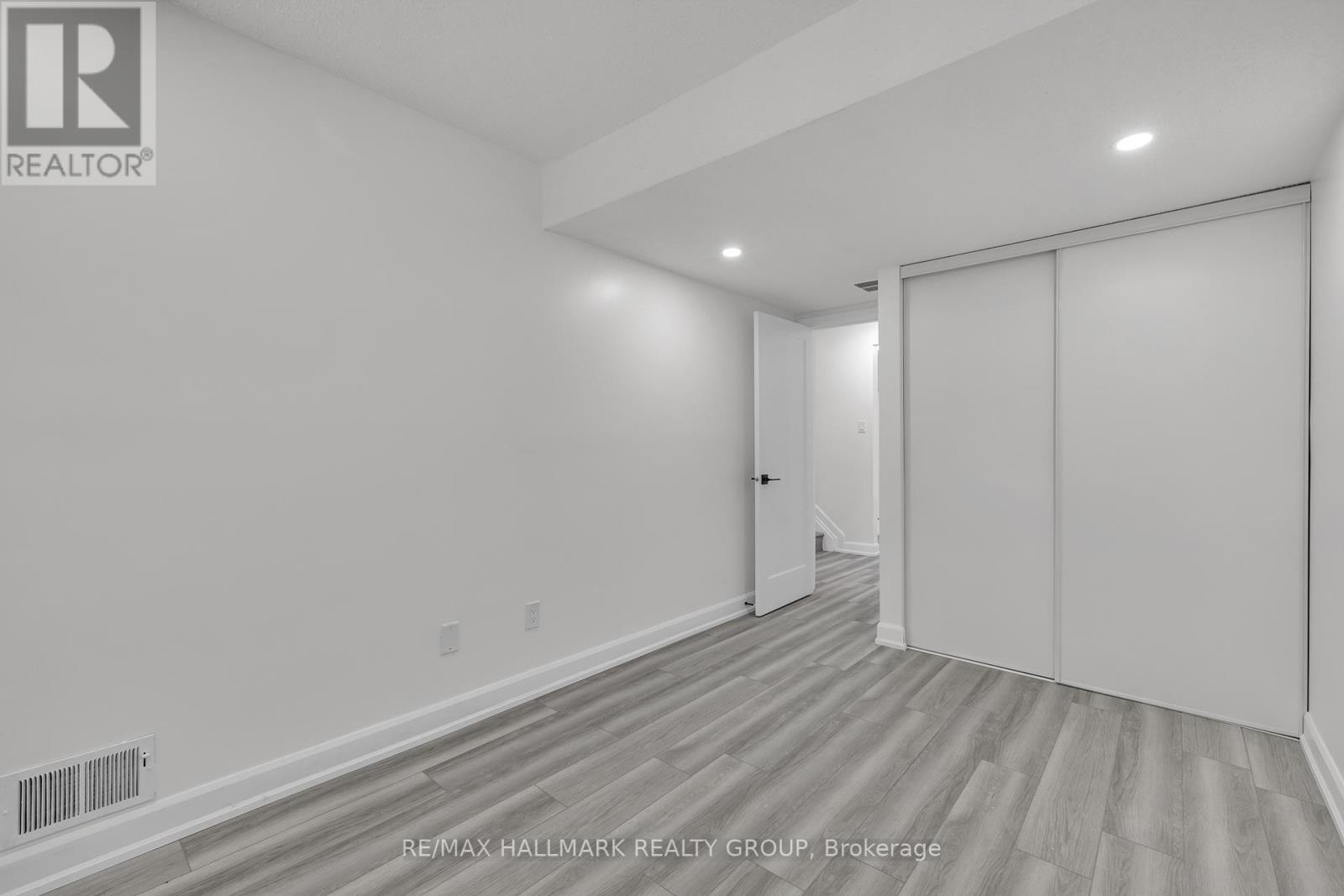 Photo 45 of 213 Booth Street, Ottawa ON