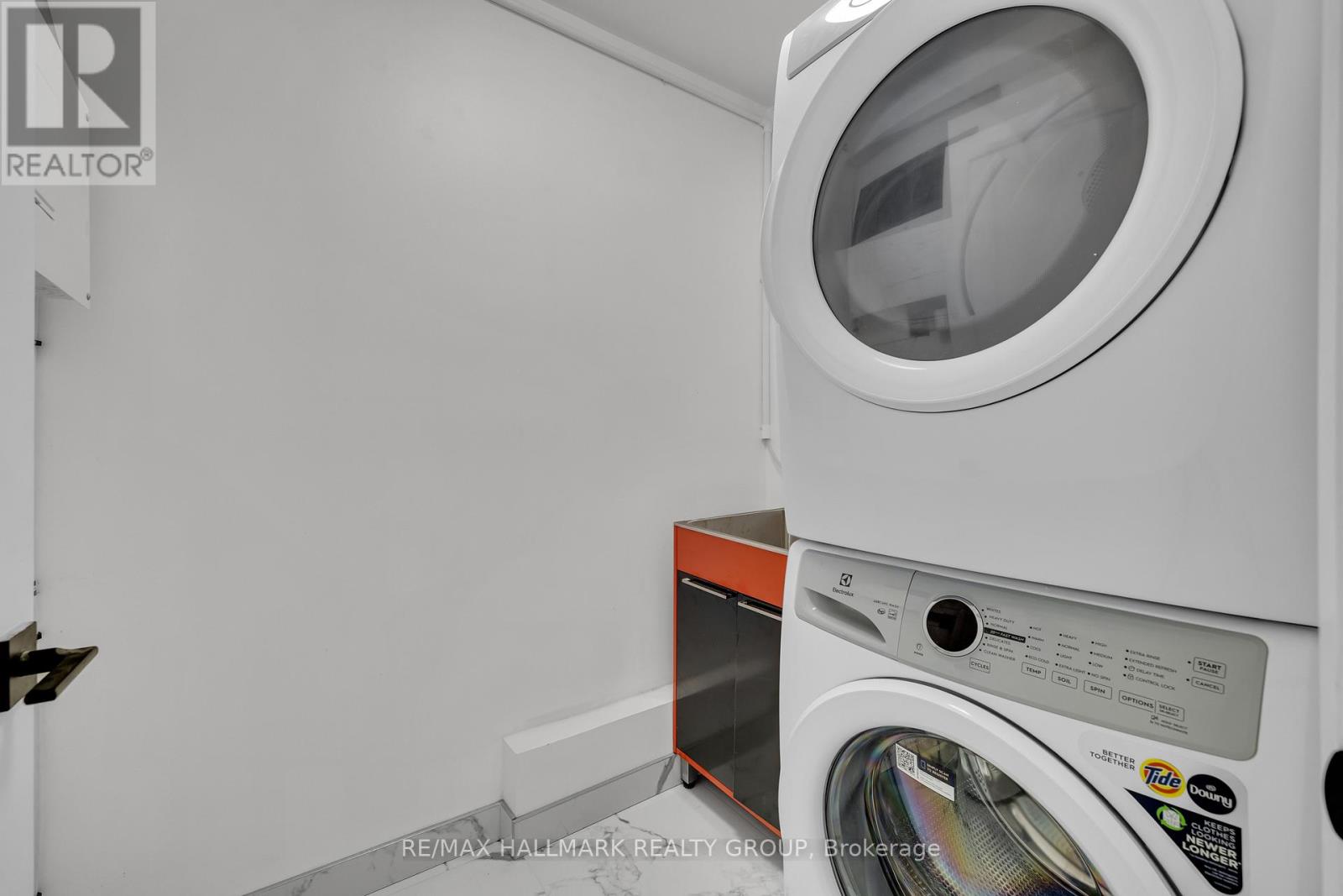 Photo 47 of 213 Booth Street, Ottawa ON