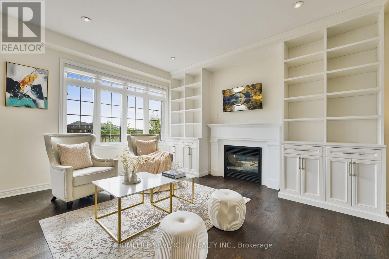 Photo 10 of 18 Tysonville Circle, Brampton ON