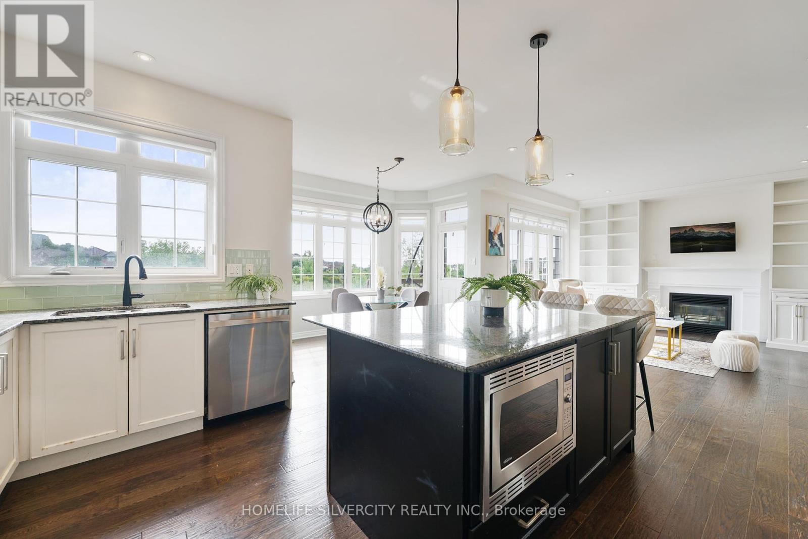 Photo 35 of 18 Tysonville Circle, Brampton ON