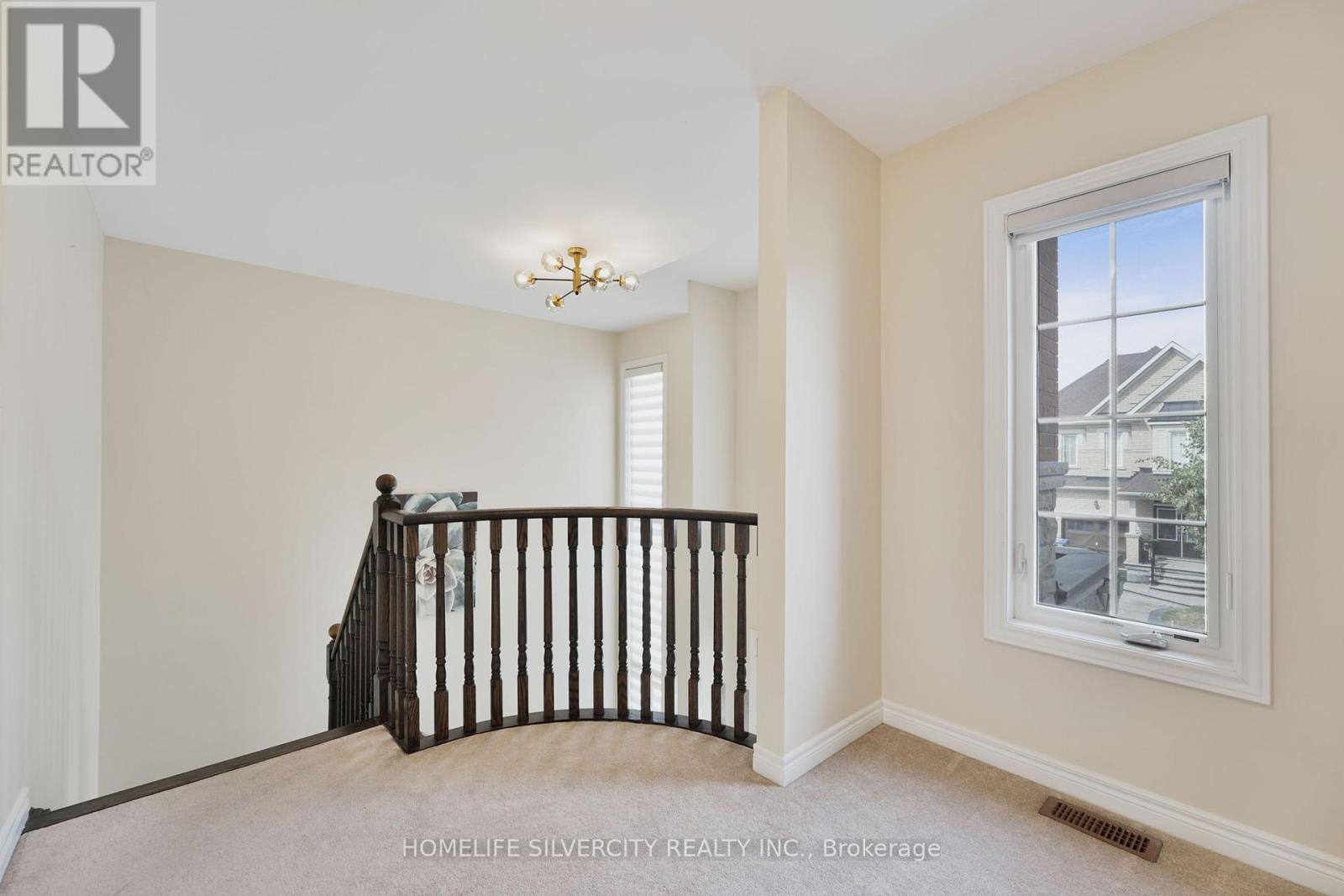 Photo 15 of 18 Tysonville Circle, Brampton ON