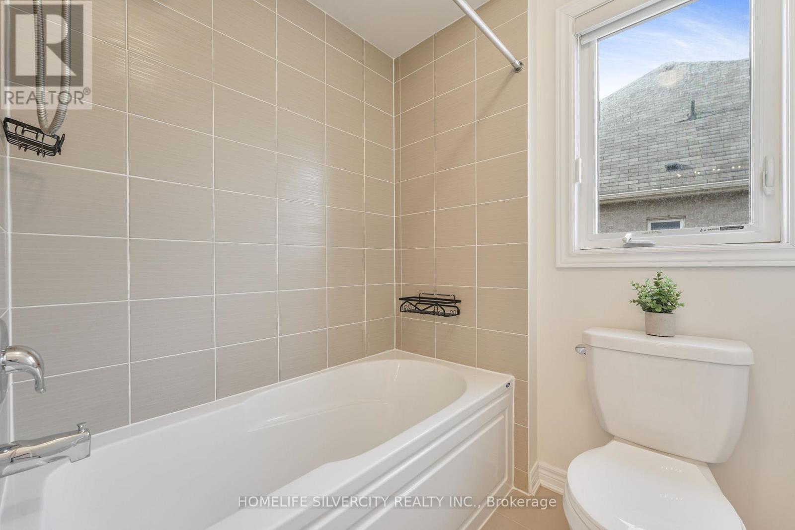 Photo 25 of 18 Tysonville Circle, Brampton ON